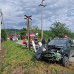 Ieri,la Mihăești, grav accident de circulație!!! Un autoturism a fost acroșat de tren și șoferul a scăpat ca prin urechile acului de la moarte