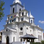 Datorită omului de afaceri Ion Cotescu, orologiul Bisericii „Sfântul Nicolae” din Câmpulung și-a reluat ticăitul după o jumătate de secol de tăcere