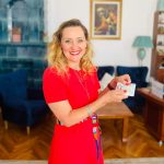 De acum numele „Elena Valerica Lasconi” este pe bune! Primarul Câmpulungului a primit cartea de identitate cu numele care a făcut-o celebră la PRO TV